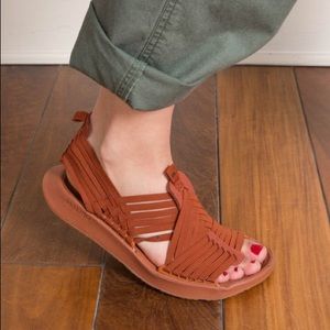 New Malibu Sandals Rancho Sienna Vegan Elastic